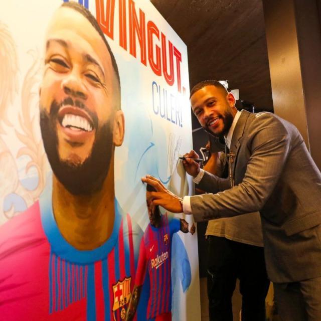 新用户优惠-德佩正式亮相巴萨 拉波尔塔：新签的球员都能注册