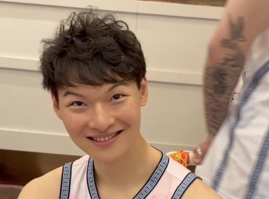 在线投注注册-王哲林打趣：明年全明星我也要当扣篮王，三分大赛也可以参加